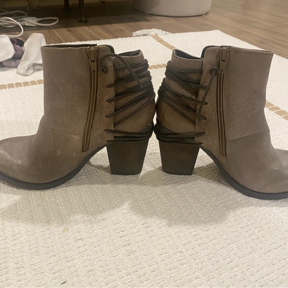 Steve Madden Raglin Heeled Leather Booties in Stone (Size 8.5) - Picture 8 of 10